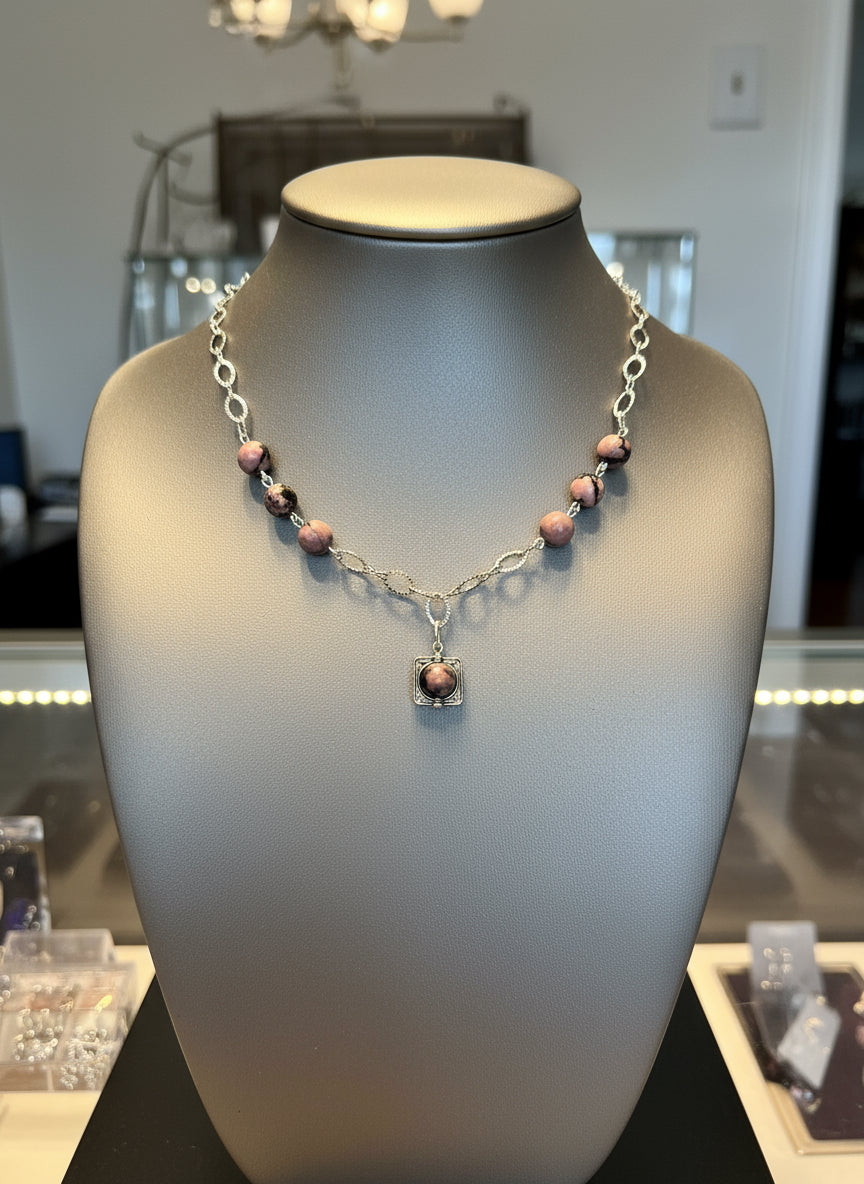 Rose Noir - Beaded Chain Necklace